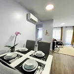 Casa Soho Y Alex Эстепона