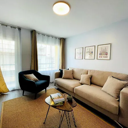 Casa Soho Y Alex Эстепона